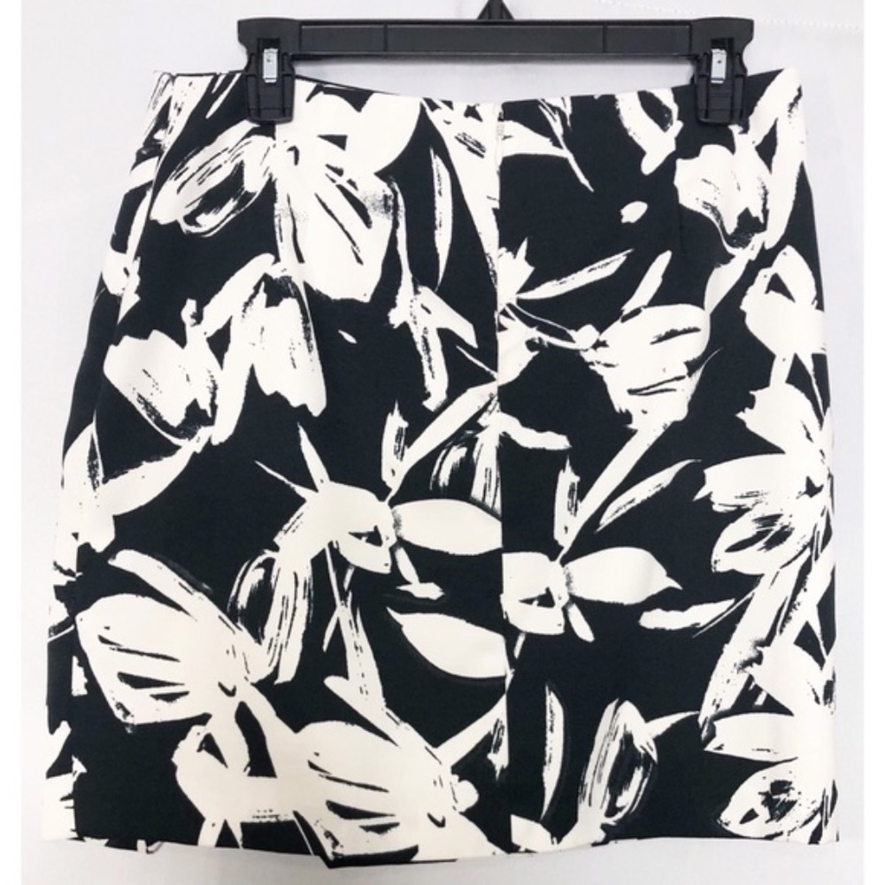 Banana Repubic fuax wrap abstract Skirt size 6